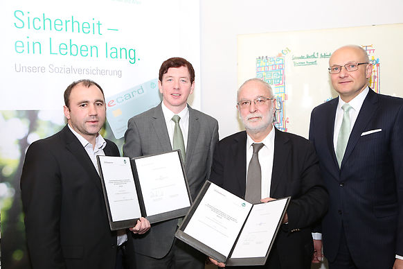 Foto: Hauptverband, Ludwig Schedl Vertragsunterzeichnung ÖZÄK Im Bild v.l.n.r.: Albert Maringer (Obmann der OÖGKK), Mag. Peter McDonald (Vorstandsvorsitzender des Hauptverbandes der österr. Sozialversicherungsträger), OMR DDr. Hannes Westermayer (Präsident der Österr. Zahnärztekammer), DDr. Claudius Ratschew (Pressereferent der Österr. Zahnärztekammer)