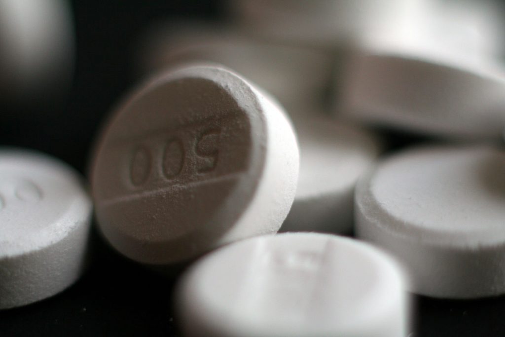 Bild: Wikimedia Commons - http://commons.wikimedia.org/wiki/File:Paracetamol_acetaminophen_500_mg_pills.jpg#/media/File:Paracetamol_acetaminophen_500_mg_pills.jpg