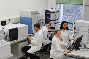 Foto: univie.ac.at Bioanalytiker Christopher Gerner (links) mit seinem Team