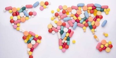 Pillen in Weltkartenform