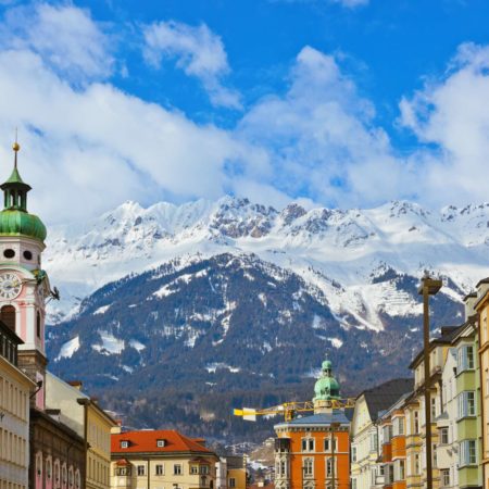 Altstadt in Innsbruck Österreich - Architekturhintergrund