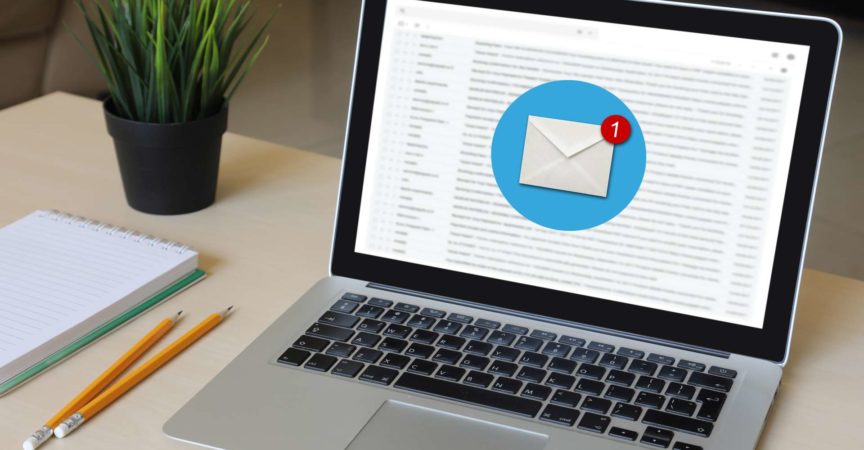 Neue Mail Online-Nachricht E-Mail-Kommunikation Laptop-Computer Schreibtisch