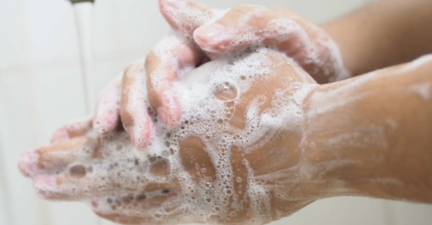 Nahaufnahme des medizinischen Personals, das Hände wäscht. Hand Hygiene.