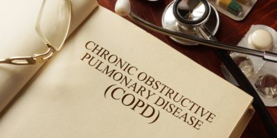 Buch mit Diagnose Chronisch obstruktive Lungenerkrankung (COPD). Medic-Konzept.