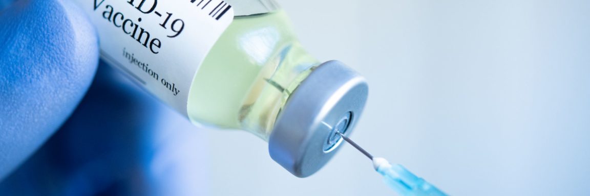 Vorbereitung der Injektion mit dem Covid-19-Impfstoff