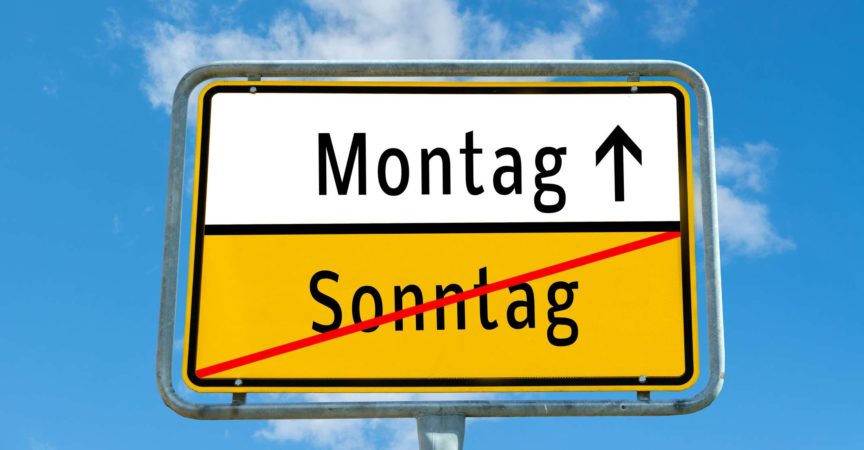 Ortstafel Montag / Sonntag