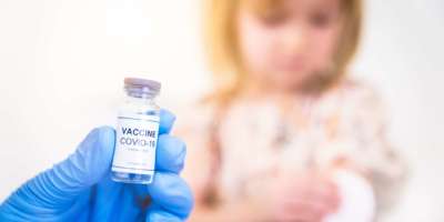 Impfung des Kindes mit Anti-Covid-19-Impfstoff