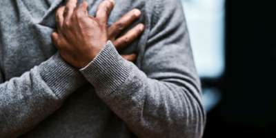 Ob ein Brustschmerz in der Klinik abgeklärt werden sollte, sagt einem der preHEART-Score