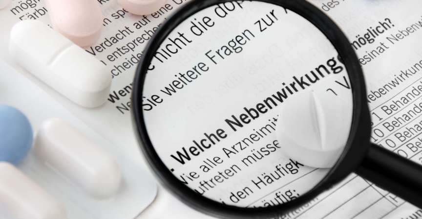 Medikamente und deutscher Packungsbeilagenhintergrund