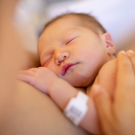 Bei einem Diabetes in der Schwangerschaft kann Kolostrum den Babys einen wichtigen Startvorteil geben.