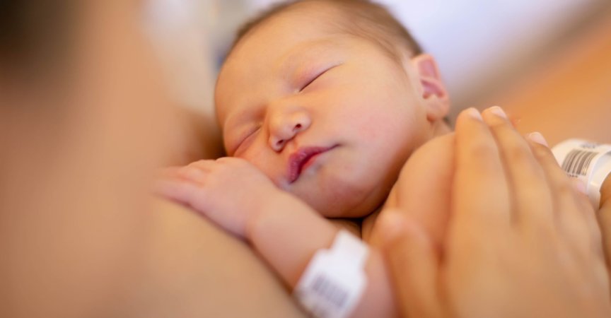 Bei einem Diabetes in der Schwangerschaft kann Kolostrum den Babys einen wichtigen Startvorteil geben.
