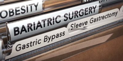 Nahaufnahme Reiter auf Hängeregister mit den Texten Bariatrische Chirurgie, Magenbypass und Sleeve-Gastrektomie