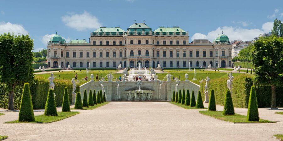 Schloss Belvedere Wien, historisches Gebäude und Wahrzeichen mit Garten und Kaskaden