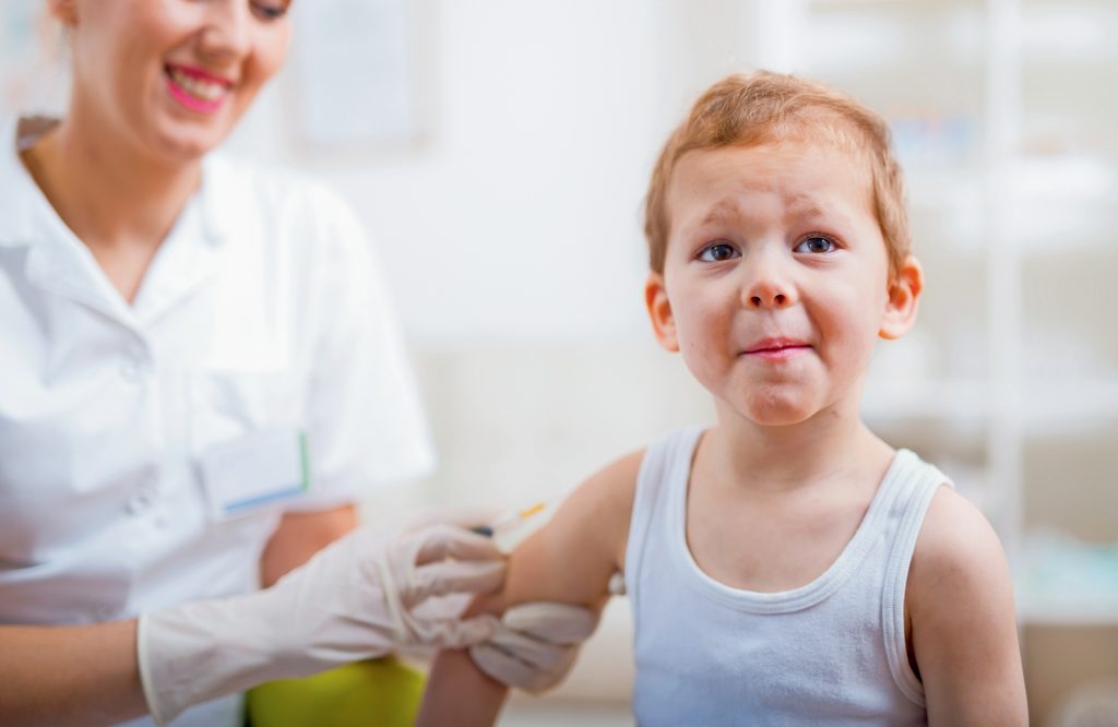 Die Pertussisimpfung schützt vor der Krankheit, nicht vor der Infektion.