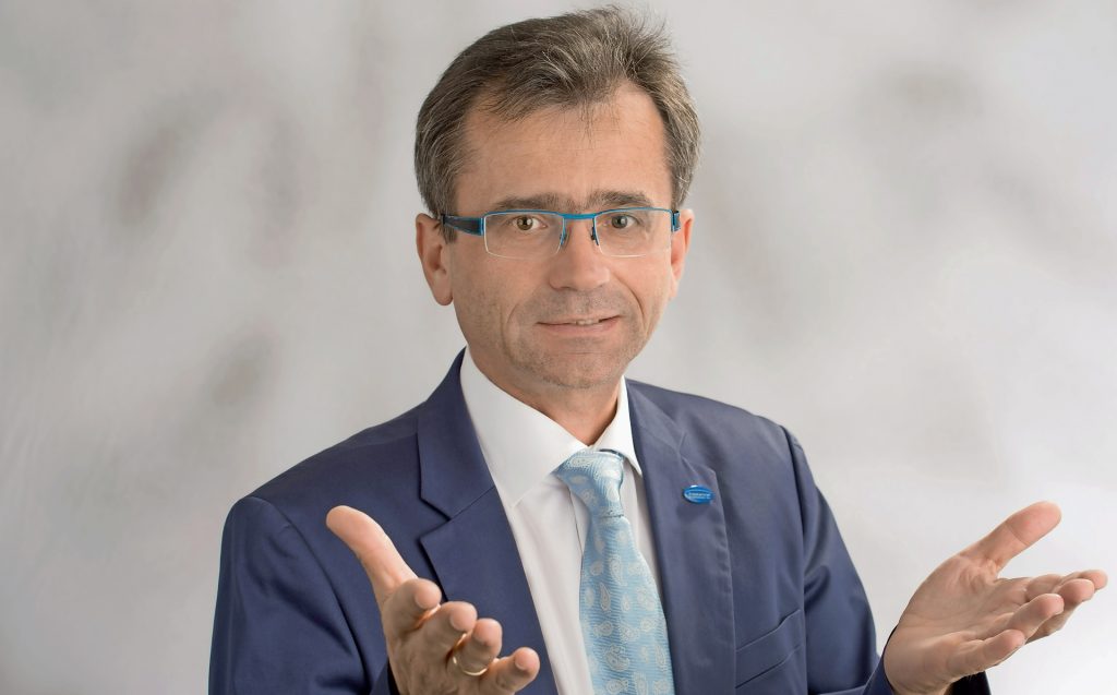 Der Oberösterreicher Peter Niedermoser kandidiert zwar selbst nicht als ÖÄK-Präsident, will aber aus der zweiten Reihe fleißig aufzeigen.