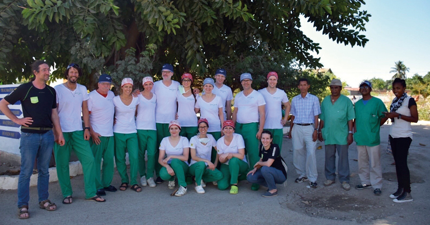 Das smile4-Health-Team (gemeinsam mit ihren Helfern vor Ort) während ihres bislang letzten Einsatzes in Madagaskar 2017 