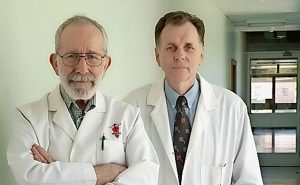 Echte Helden: Warren (li.) & Marshall kassierten 2005 den Nobelpreis.