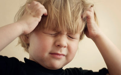 Selbst bei Kindern sind episodisch auftretende Kopfschmerzen keine Seltenheit, bei Jugendlichen treten sie wesentlich häufiger auf.