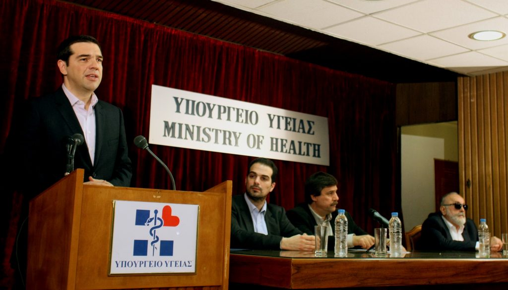 Bei einem Besuch im Gesundheitsministerium kündigte Griechenlands Premier Tsipras Maßnahmen im Gesundheitssektor an.